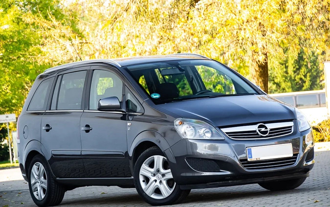 Opel Zafira cena 20900 przebieg: 220000, rok produkcji 2010 z Golub-Dobrzyń małe 781